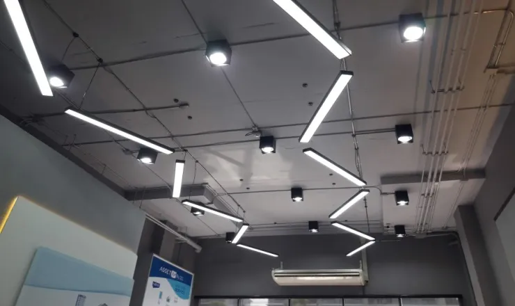 งานเดินท่อเหล็ก EMT ร้อยสายไฟภายในอาคาร