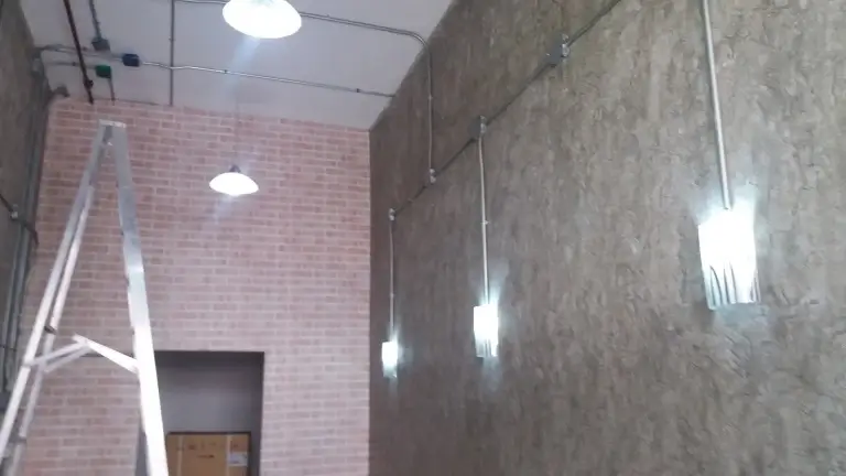 เดินท่อไฟฟ้า